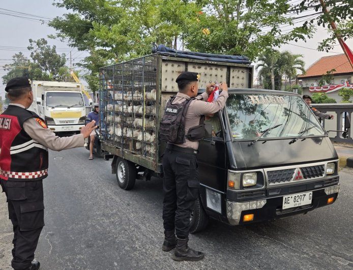 Sambut HUT ke-81 RI, Polres Madiun Semarakkan Jalanan dengan Merah Putih