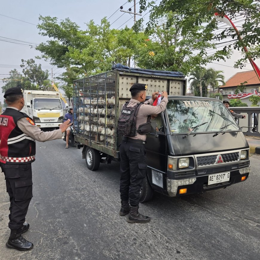 Sambut HUT ke-81 RI, Polres Madiun Semarakkan Jalanan dengan Merah Putih